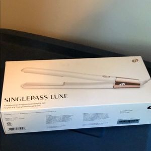 T3 White & gold like new luxe straightening iron